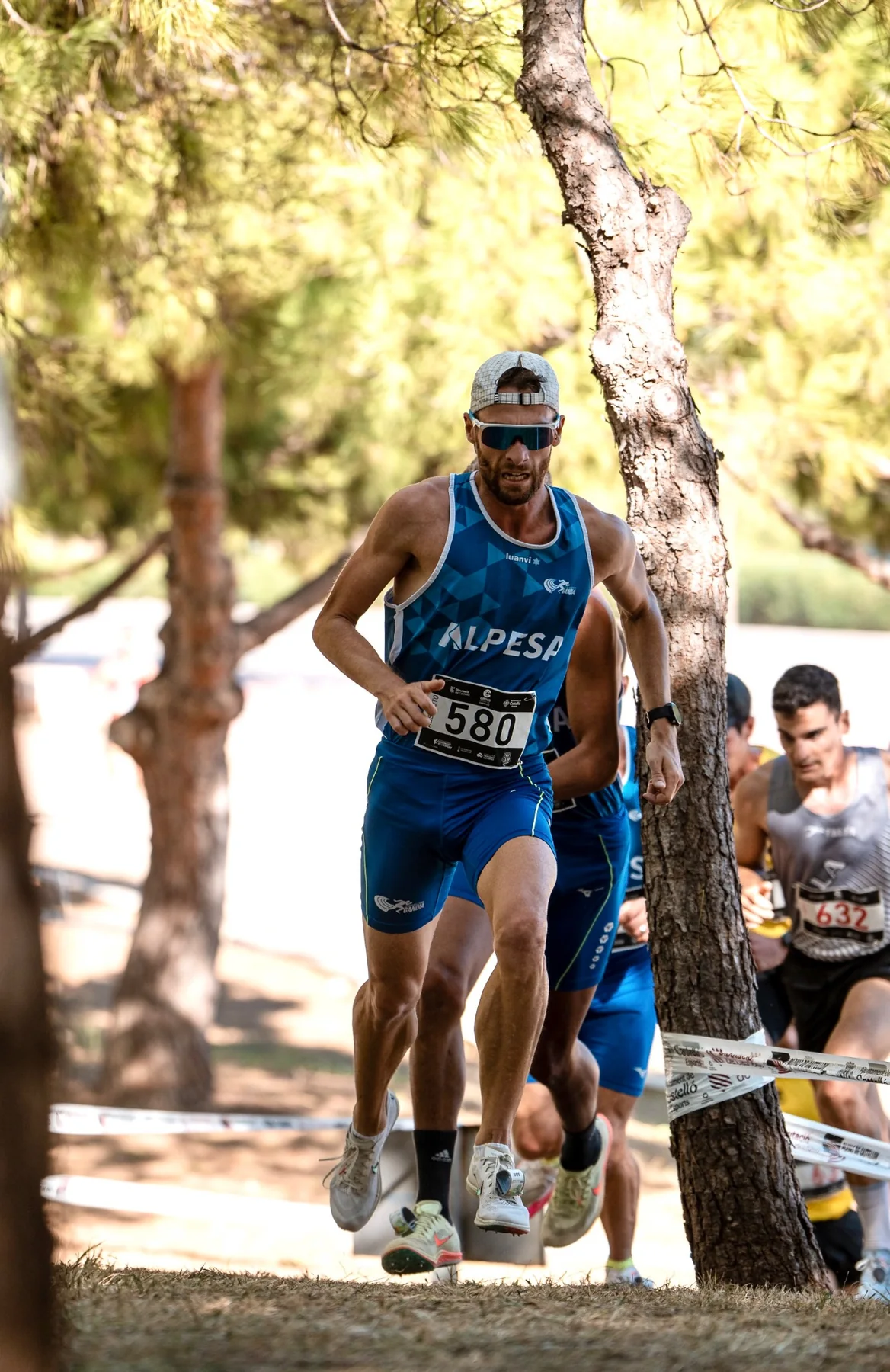 Kike compitiendo en una carrera de trail